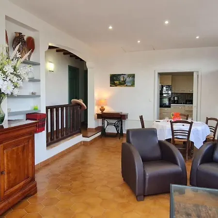 Beautiful And Spacious House With Sea View Les Issambres